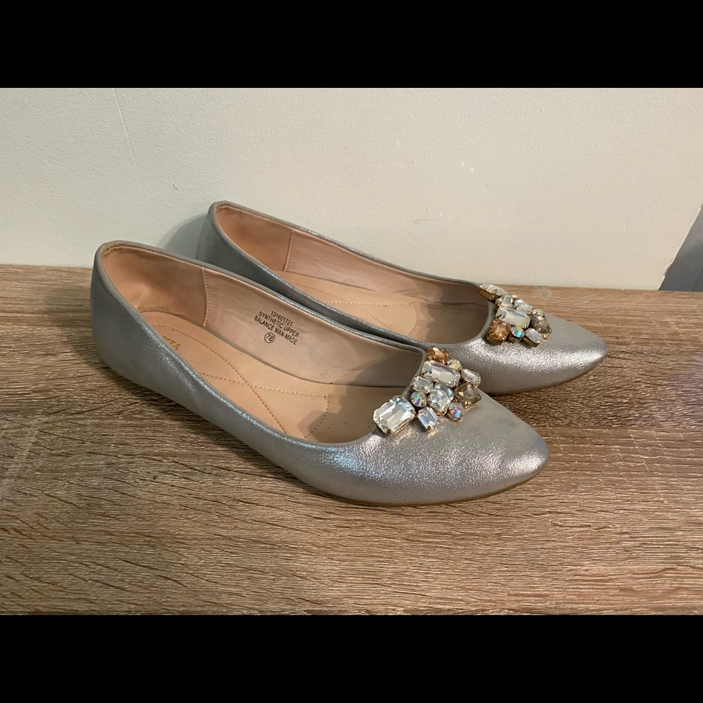 LEFT & RIGHT Flats, size 7
